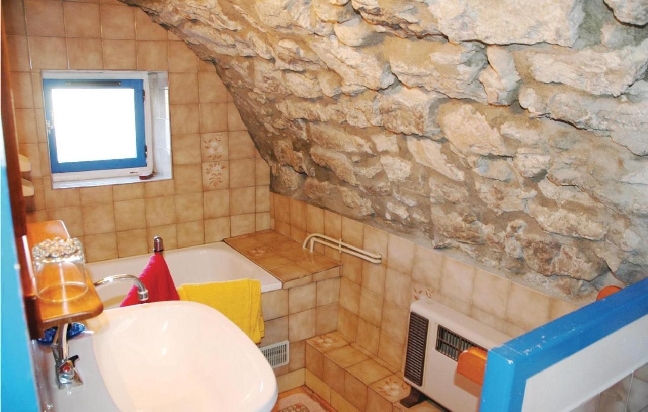 1 Bedroom Nice Apartment In La Beaume Labeaume Zewnętrze zdjęcie