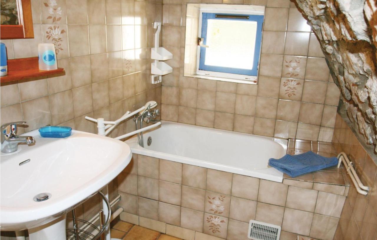 1 Bedroom Nice Apartment In La Beaume Labeaume Zewnętrze zdjęcie